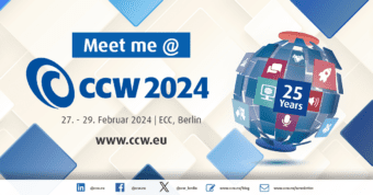 Werbebanner für CCW 2024 in Berlin, 27.–29. Februar, mit einem Globus mit Tech-Symbolen, einem 25-Jahre-Abzeichen und Details in den sozialen Medien und auf der Veranstaltungswebsite. - RUF Beratung - Ihre Contact Center Berater